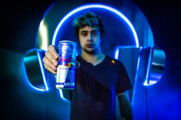 Red Bull faz campanha com League of Legends e premia jogadores em promoção